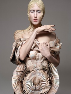 Anna-Cleveland-Hunger-Magazine-2017-Cover-Editorial02.jpg