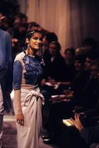 JEAN-PAUL-GAULTIER-SPRING-1994-RTW-DETAIL-68-LAETITIA-CASTA.thumb.jpg.ffa3d526693fcbab0b802a476bc5e4f8.jpg