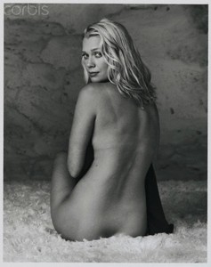 Laurie_Holden_corbis_2.thumb.jpg.e57f7637cc7ee634a5c7abb310decf32.jpg