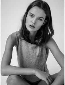 SARA_VDM_Models_by_Marinke_Davelaar-494-2-web-530x694.jpg
