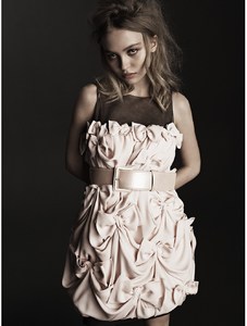 Vogue-Italia-March-2017-CHANEL-Haute-Couture-Lily-Rose-Depp-by-Tom-Munro-04.jpg