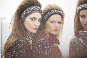 chanel-fall-winter-2017-18-ready-to-wear-starry-crown.thumb.jpg.936914f1d681db9a47fcc344823d302c.jpg