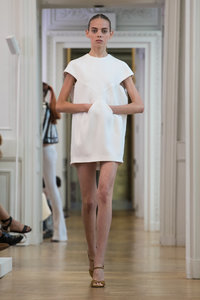 courreges-spring-2017-rtw-slide-CZBU-superJumbo.jpg