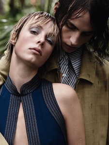 edie-campbell-by-josh-olins-for-vogue-uk-march-2015_12_poses_moda.jpg