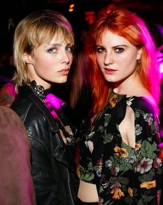 edie_Fashion_Gps_Nyclut_Illesteva_party_5oct15_stylist.thumb.jpeg.63c3dfce25560dc7fe95d34c96d79510.jpeg