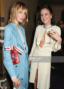 edie_kurt_geiger_flash_dinner_22mar17_gettyimages_14.thumb.jpg.3740e9fe846fe9fee5181bfbe096d831.jpg