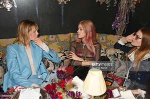 edie_kurt_geiger_flash_dinner_22mar17_gettyimages_16.thumb.jpg.c222d93339c642b5d5e450ba984cdea3.jpg