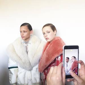 edie_miu_miu_aw17_margauxgoldy.thumb.jpg.fd929db1e4b9a93d51a0693e52a4cfd1.jpg