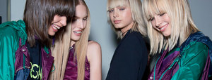 edie_versace_ss17_backstage_versace.thumb.jpg.4d04f9379f214ed78e33fb326c218bf6.jpg