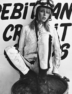 edie_vogue_paris_mar17_mikaeljansson_14.jpg