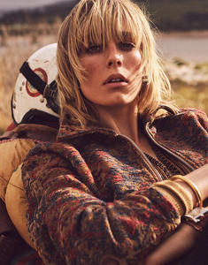 edie_vogue_paris_mar17_wenzelandco_11.thumb.jpg.1804946c765150675022d2328e05c741.jpg