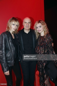 edie_ysl_beauty_club_party_1mar17_gettyimages.thumb.jpg.9ecc383b3994fe447e9e2777b9f99775.jpg