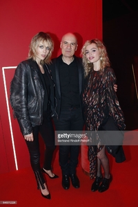 edie_ysl_beauty_club_party_1mar17_gettyimages_2.thumb.jpg.1b025b24405b2cfbe772b9abb74a6d2f.jpg