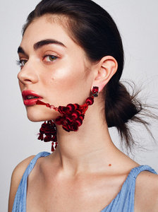 jeff-allen-elle-magazine-nordstrom-antonina-vasylchenko-3-earing-swing-160420.thumb.jpg.d32e79f7ebc8431708d88ef40df8ec2e.jpg