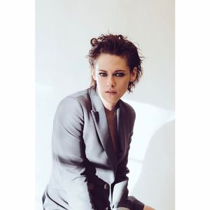 kristen-stewart-photoshoot-for-new-york-times-3-9-2017-3.thumb.jpg.8be86bdfd6406065b3c41c661fc52436.jpg