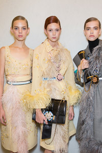 prada-bks-z-rs17-2578.jpg