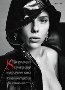 scarjo020317BZNimage4.jpg