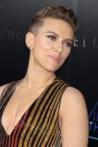 scarjo300317Image10.jpg