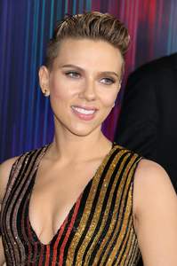 scarjo300317Image11.jpg