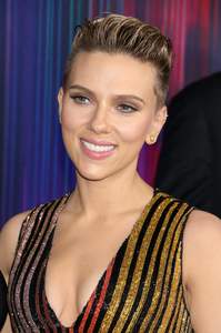 scarjo300317Image12.jpg