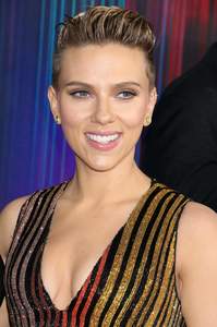 scarjo300317Image14.jpg