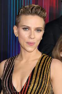 scarjo300317Image17.jpg