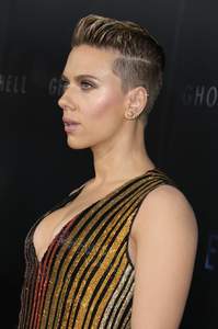 scarjo300317Image18.jpg