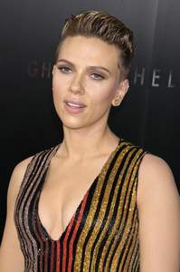 scarjo300317Image21.jpg