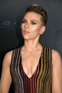 scarjo300317Image24.jpg