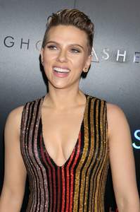 scarjo300317Image26.jpg