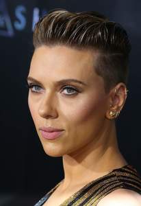 scarjo300317Image4.jpg