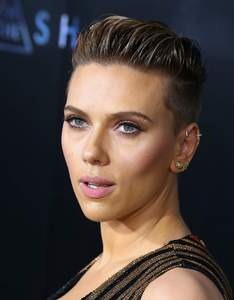 scarjo300317Image6.jpg