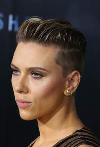 scarjo300317Image7.jpg