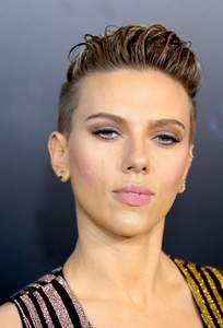 scarjo300317Image9.jpg