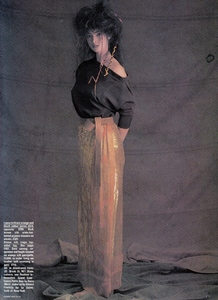 uk_vogue_apr_1985_13.thumb.jpg.4f1c22575c7a97cb1d1c05980d9398a9.jpg