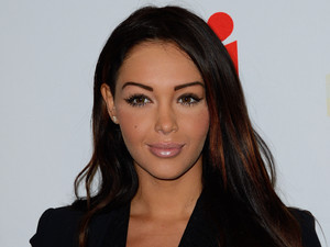 une-nabilla-fera-son-apparition-dans-plus.jpg