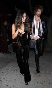 0329233242460_02_Shay-Mitchell-Leaves-the-Peppermint-club--02.thumb.jpg.0c6bd44c2cf8cedf13af70ae43d2ea2e.jpg