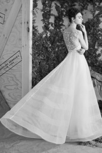 04-carolina-herrera-bridal-spring-2017.thumb.jpg.fe4cfa99e79e869dfe89291fbae39188.jpg