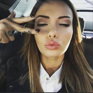 1080full-nabilla-benattiaf.jpg