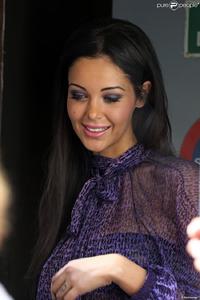 1172243-nabilla-benattia-a-la-sortie-de-nrj-12-950x0-1.jpg