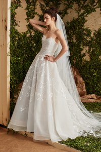 13-carolina-herrera-bridal-spring-2017.thumb.jpg.f4087744b328305531ff5844764503f5.jpg