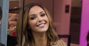 2214715-nabilla-benattia-rencontre-ses-fans-et-i-opengraph_1200-1.jpg