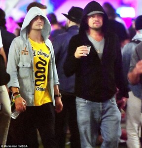 3F4DC7B500000578-4416694-Bromance_at_Coachella_The_duo_kept_a_low_profile_in_hooded_sweat-m-76_1492363694864.jpg