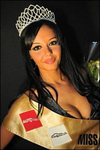 Nabilla Benattia élue Miss Autosalon 2011.jpg