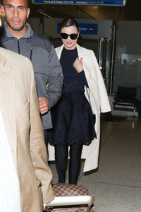 58e72b994d32e_MirandaKerrisseenatLAXLIvT80UNNqux.thumb.jpg.cd0b67c8f619d20d3a300bd56fbfcfdc.jpg