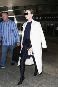 58e72c021d94e_MirandaKerrisseenatLAXvP_RbECXPryx.thumb.jpg.7a5778374c3e33896c3920cc17430740.jpg