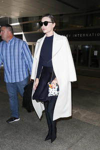 58e72c194ed19_MirandaKerrisseenatLAXYMoLJD442IVx.thumb.jpg.48b04ae8c12d888d1864b6b8703763e5.jpg