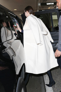 58e72c8ea0a15_MirandaKerrisseenatLAXvCpAk18LmGJx.thumb.jpg.51a65b549ef81406057c6b2641d405c8.jpg