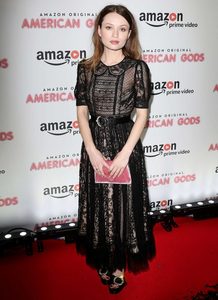 Emily-Browning -American-Gods-UK-TV-Premiere--06-662x911.jpg