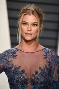 hqcelebcorner (1).JPG